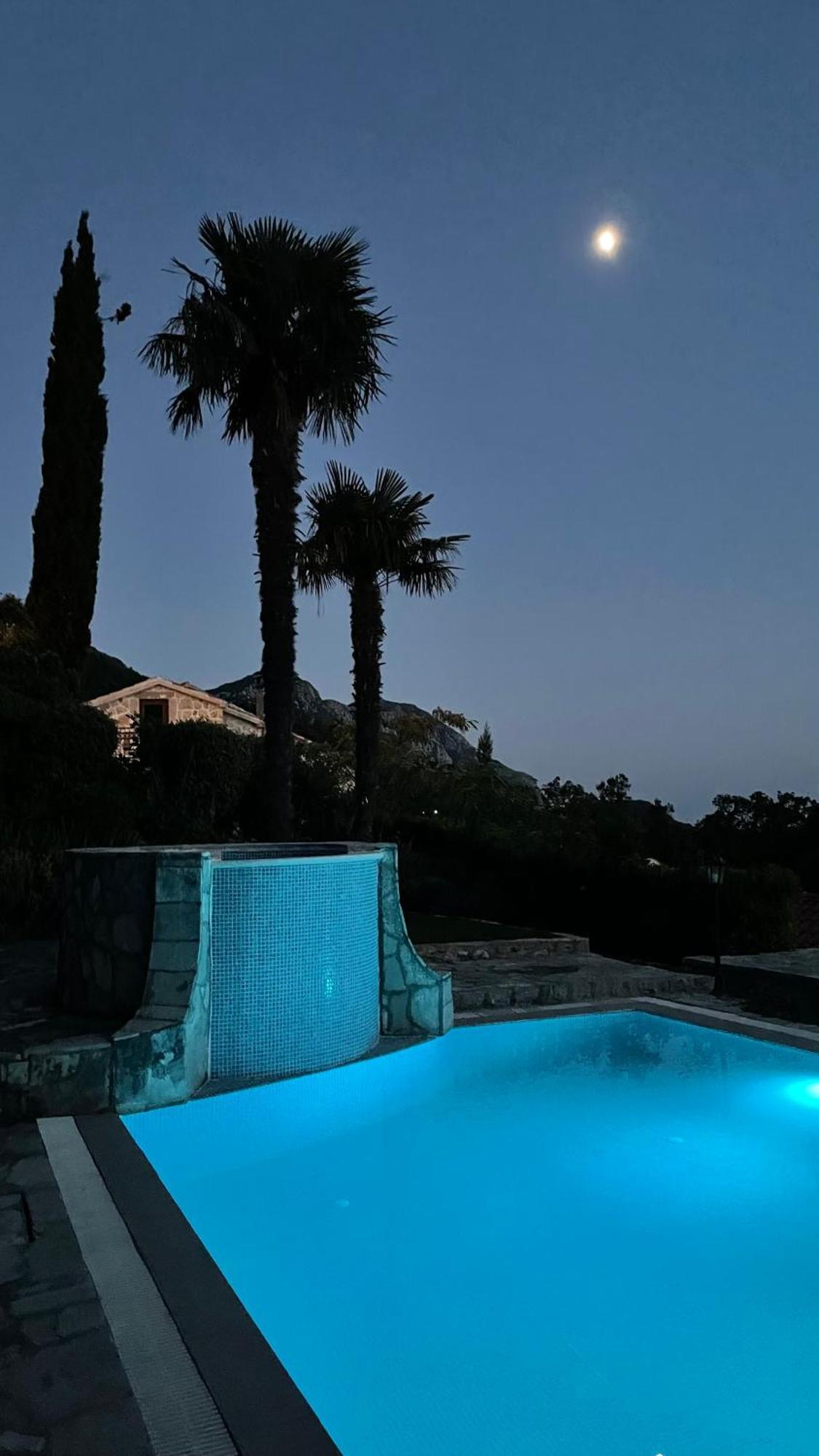 Mountains Villa Near ブドヴァ エクステリア 写真